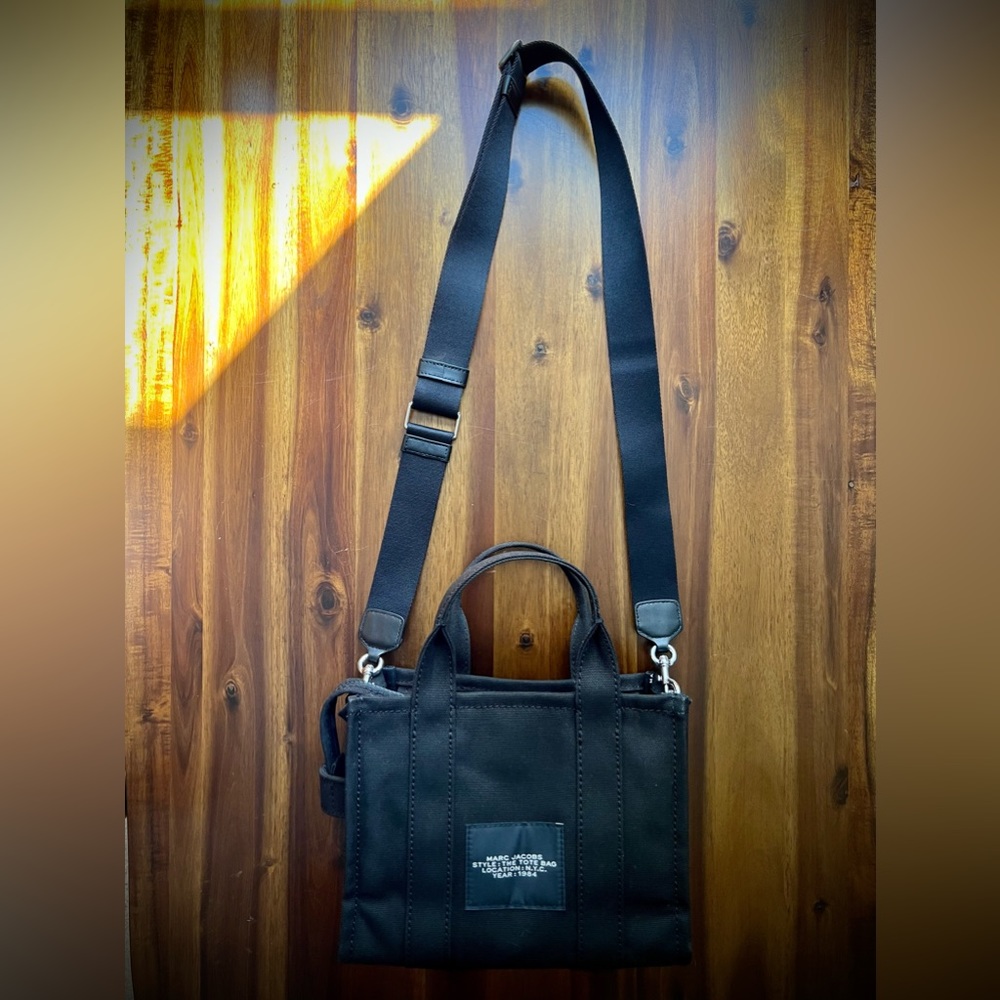 Marc Jacobs
THE
MINI TOTE BAG